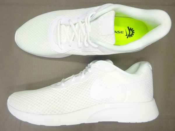 NIKE DV7775 101