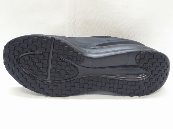 ナイキ レボリューション 8 HJ9198-002