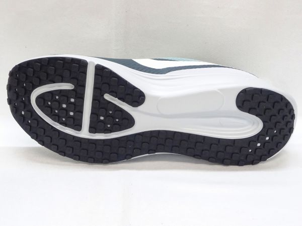 ナイキ レボリューション 8 HJ9198-007