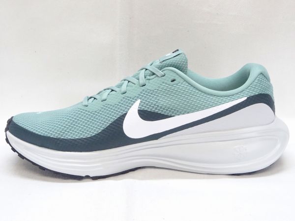 ナイキ レボリューション 8 HJ9198-007