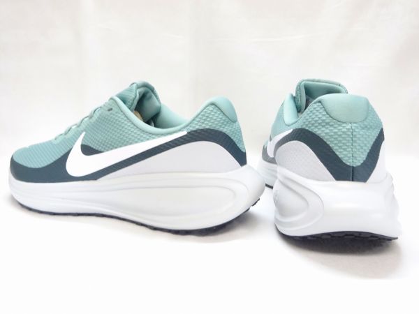 ナイキ レボリューション 8 HJ9198-007
