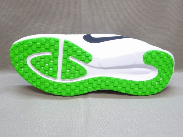 ナイキ レボリューション 8 WIDE HQ1996-105