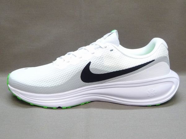 ナイキ レボリューション 8 WIDE HQ1996-105