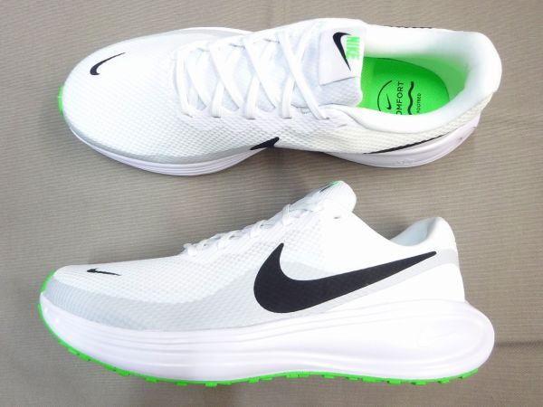 ナイキ レボリューション 8 WIDE HQ1996-105