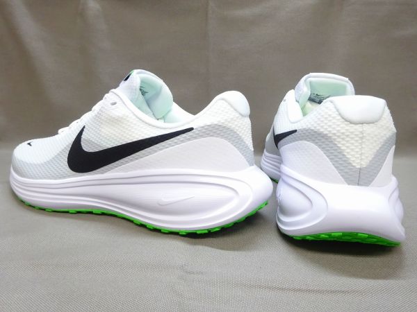 ナイキ レボリューション 8 WIDE HQ1996-105