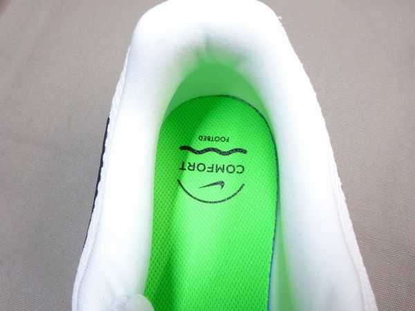 ナイキ レボリューション 8 WIDE HQ1996-105