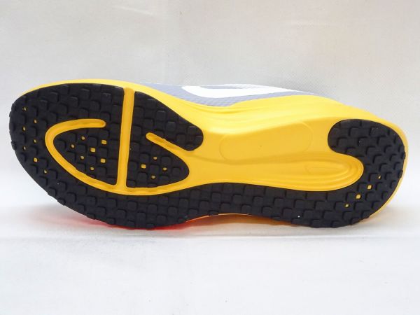 ナイキ レボリューション 8 HJ9198-104