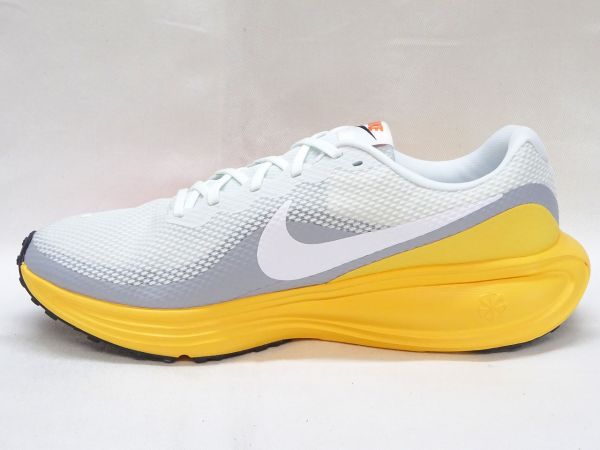 ナイキ レボリューション 8 HJ9198-104