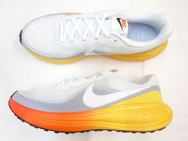 ナイキ レボリューション 8 HJ9198-104