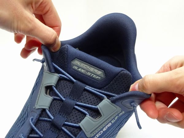 スケッチャーズ GLIDE-STEP ALTUS-KORVUS