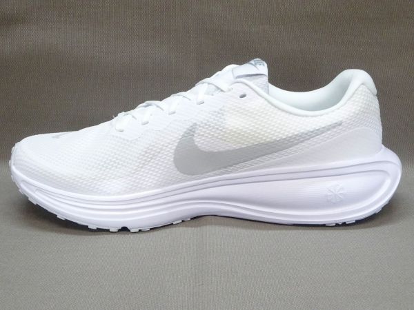 ナイキ レボリューション 8 HJ9198-100