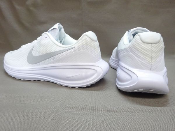 ナイキ レボリューション 8 HJ9198-100