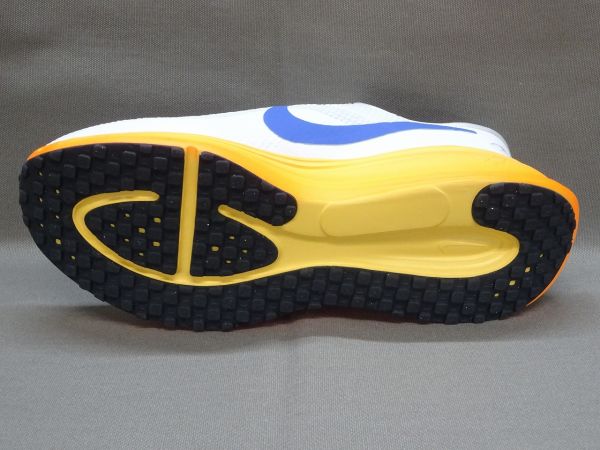 ナイキ レボリューション 8 EASYON HQ2414-111