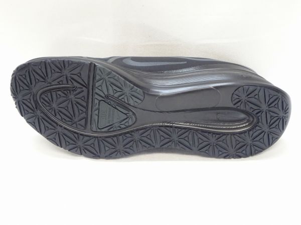 ナイキ レボリューション 8 UTILITY IR0890-001